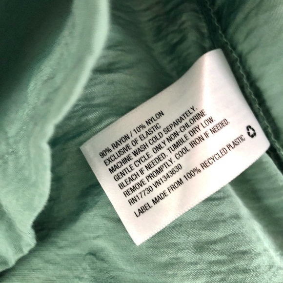 Elegant Green Women's Dress - Picture 3 of 4